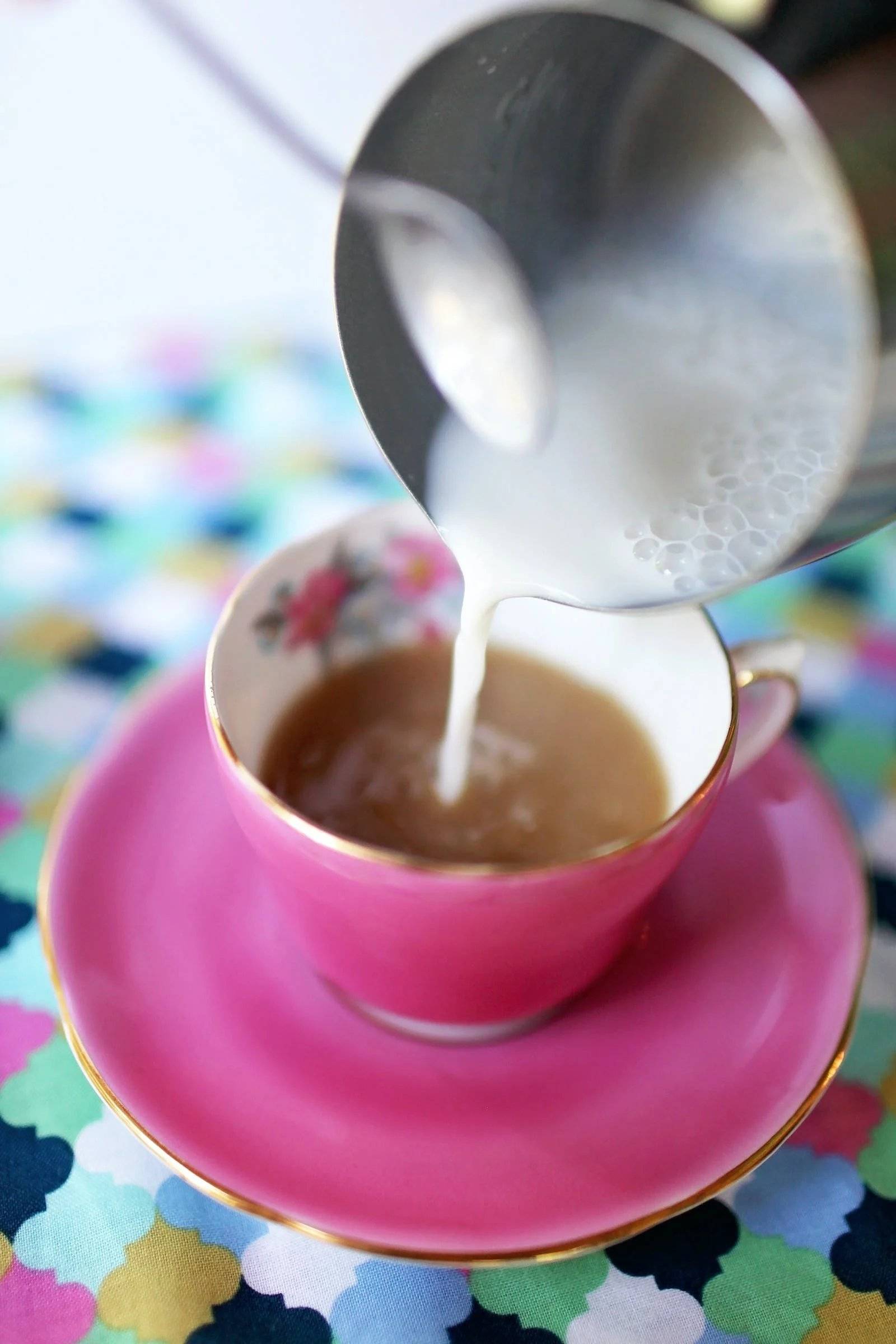 河南推出胡辣汤奶茶还送油条：奶茶有2种口味豆花和奶油云顶可选